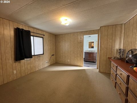 A home in Coos Bay