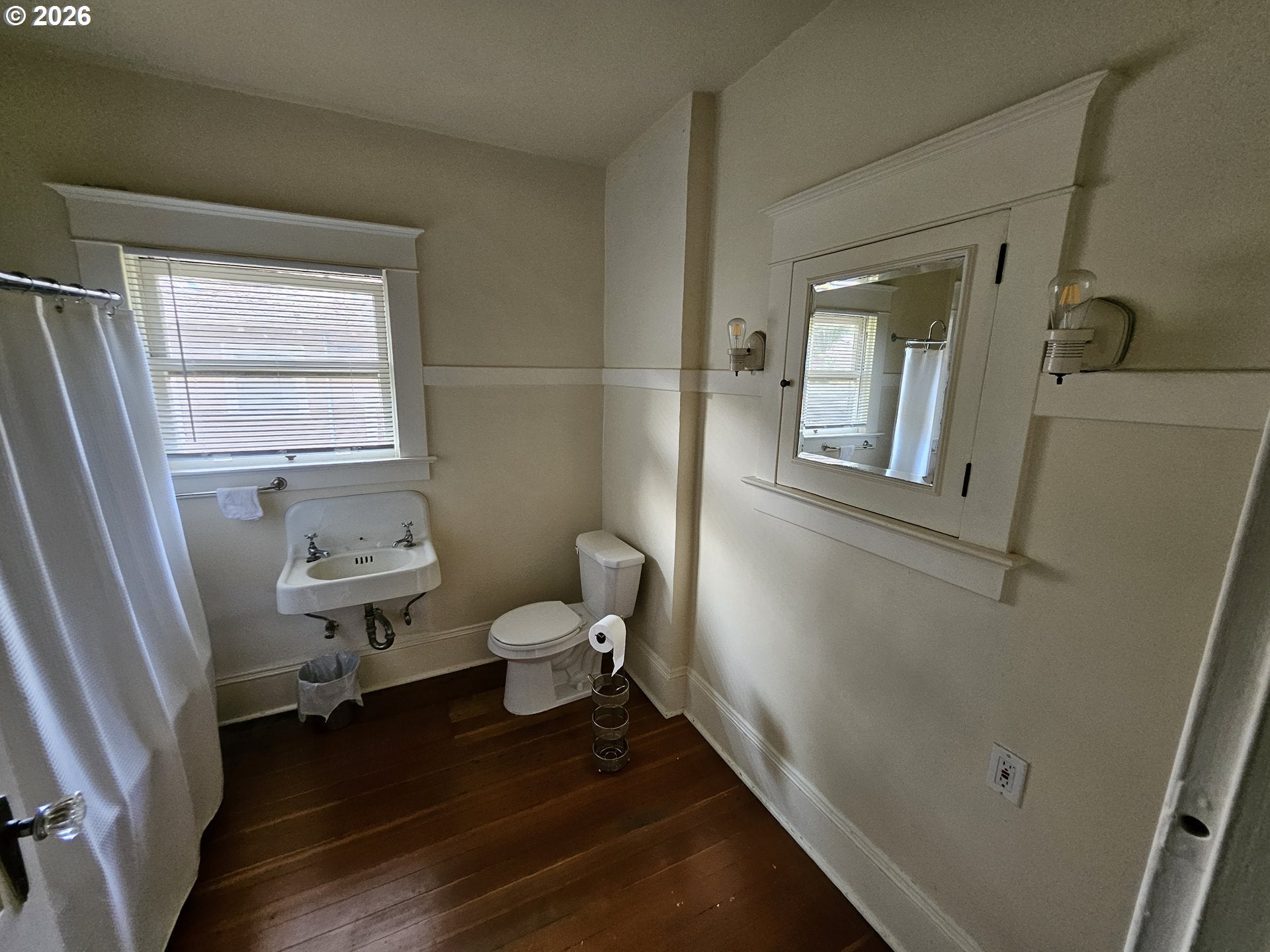 2626 NE 16TH AVE