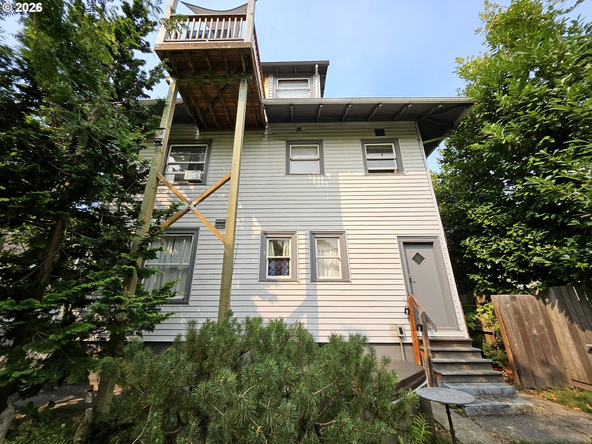 2626 NE 16TH AVE
