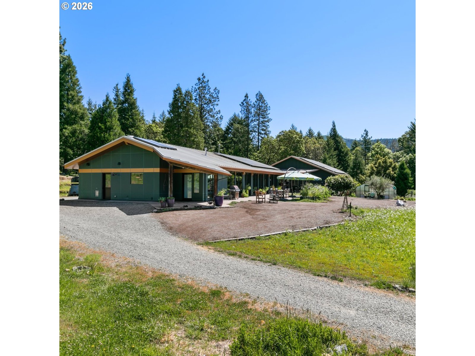 1104 1106 Upper Cow Creek RD