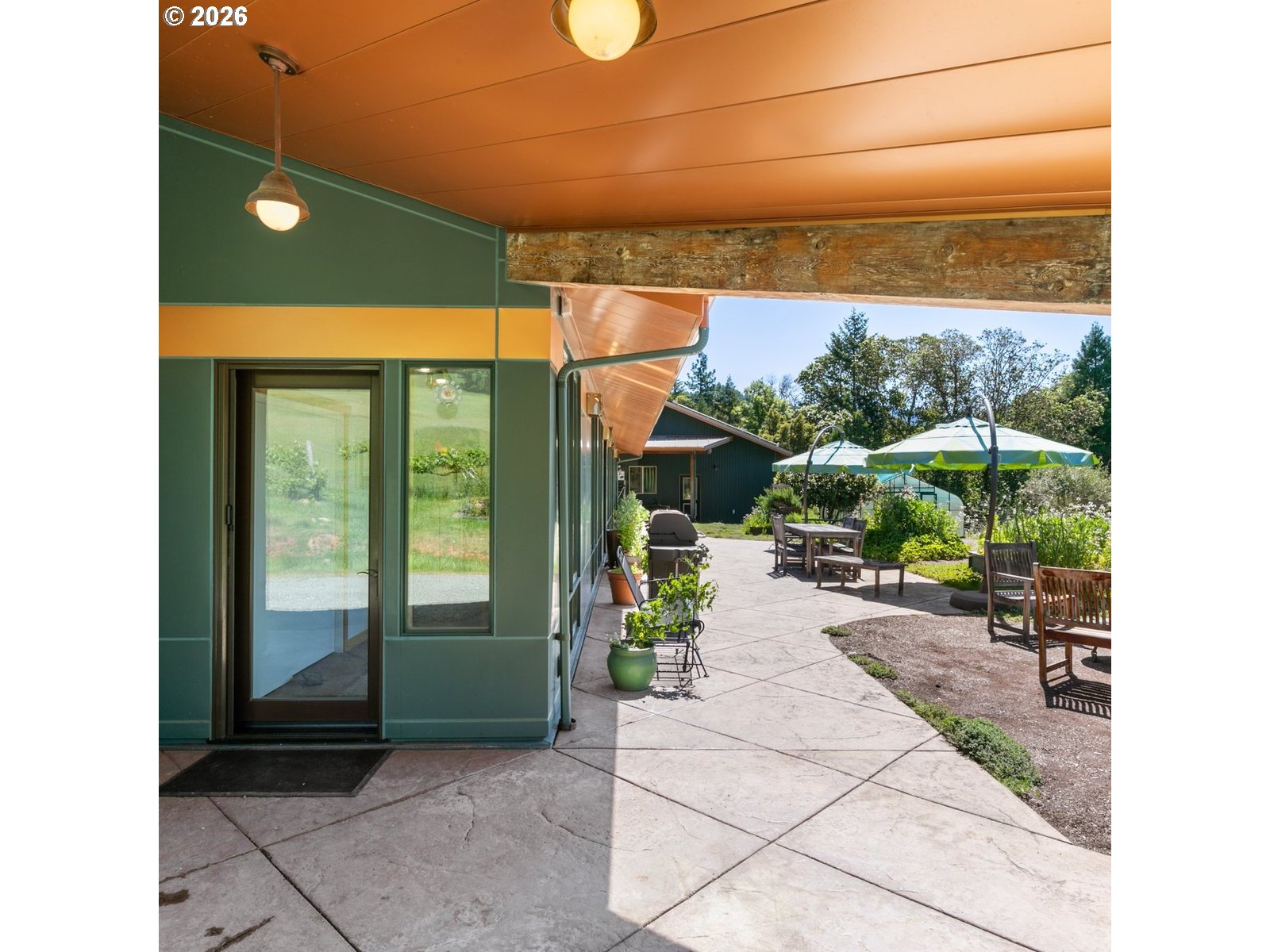 1104 1106 Upper Cow Creek RD