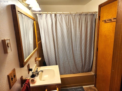 Tiny photo for 47639 Cline St, Oakridge, OR 97463 (MLS # 191975481)