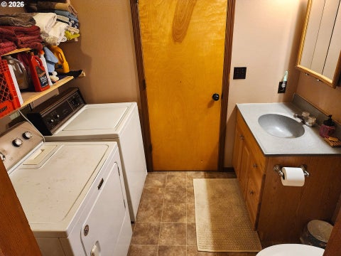 Tiny photo for 47639 Cline St, Oakridge, OR 97463 (MLS # 191975481)