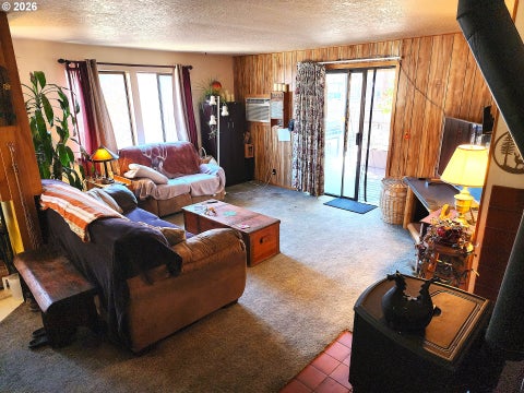 Tiny photo for 47639 Cline St, Oakridge, OR 97463 (MLS # 191975481)