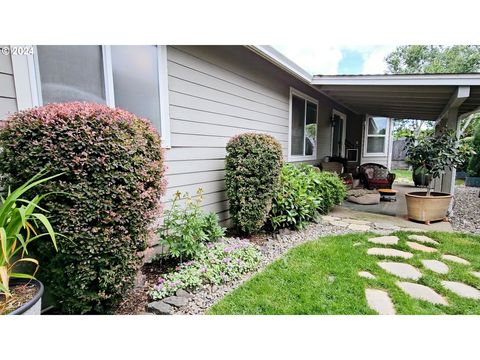 A home in Sutherlin