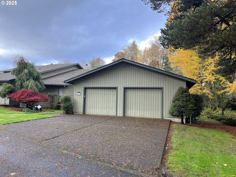 Photo of 1215 NW Driftwood Pl, McMinnville, OR 97128 (MLS # 728107771)