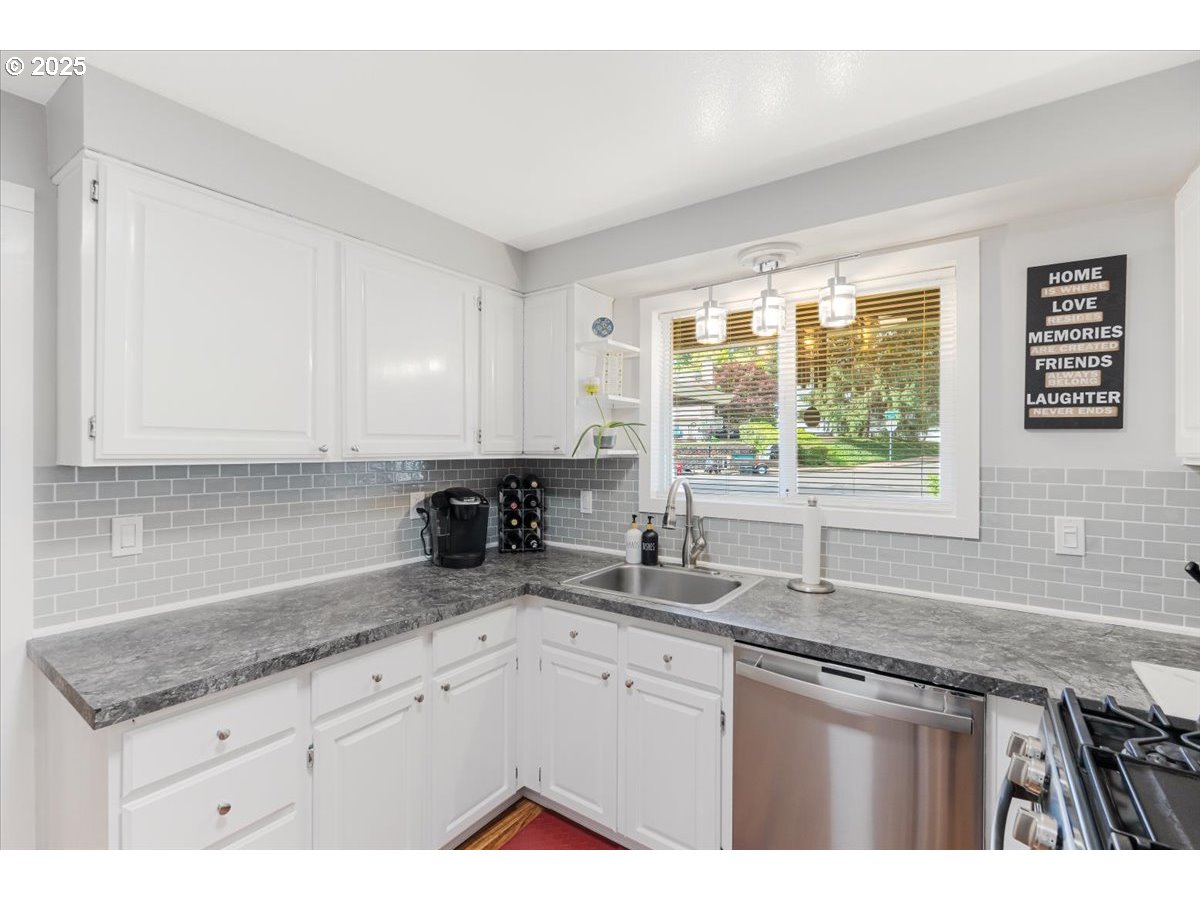 Sherwood, Oregon 97140, United States, 3 Bedrooms Bedrooms, ,2 BathroomsBathrooms,Residential,Pending,153342