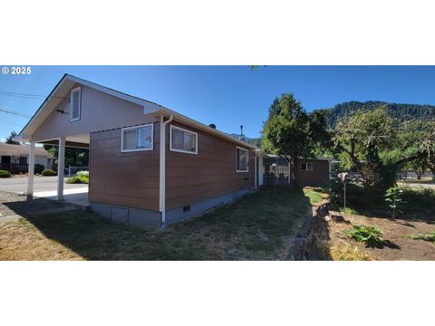 Tiny photo for 76376 River Rd, Oakridge, OR 97463 (MLS # 154856948)