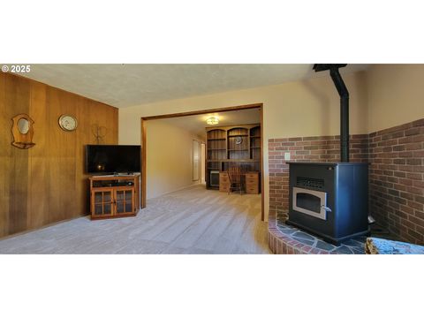 Tiny photo for 76376 River Rd, Oakridge, OR 97463 (MLS # 154856948)