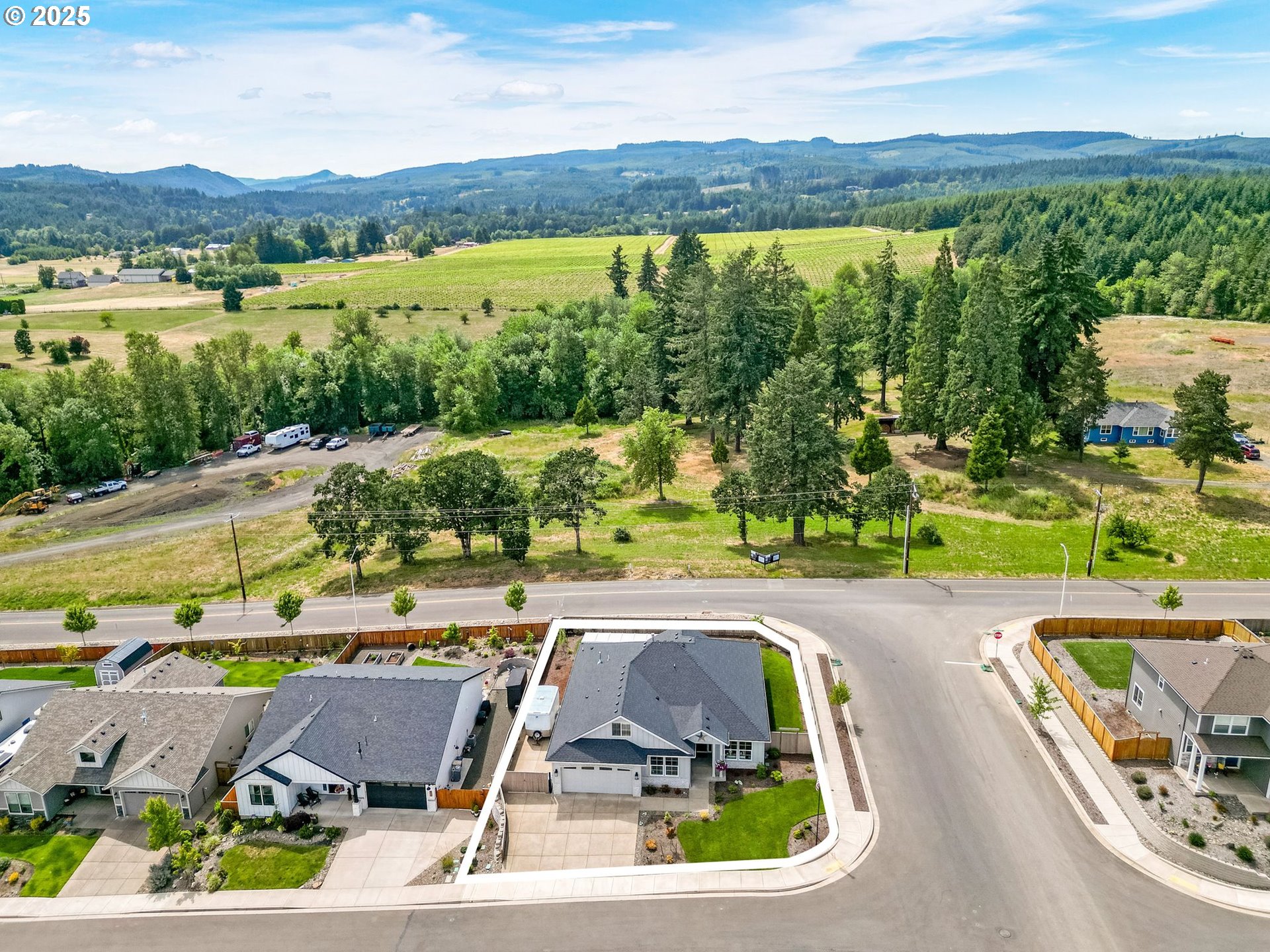 493 CRATER LAKE DR
