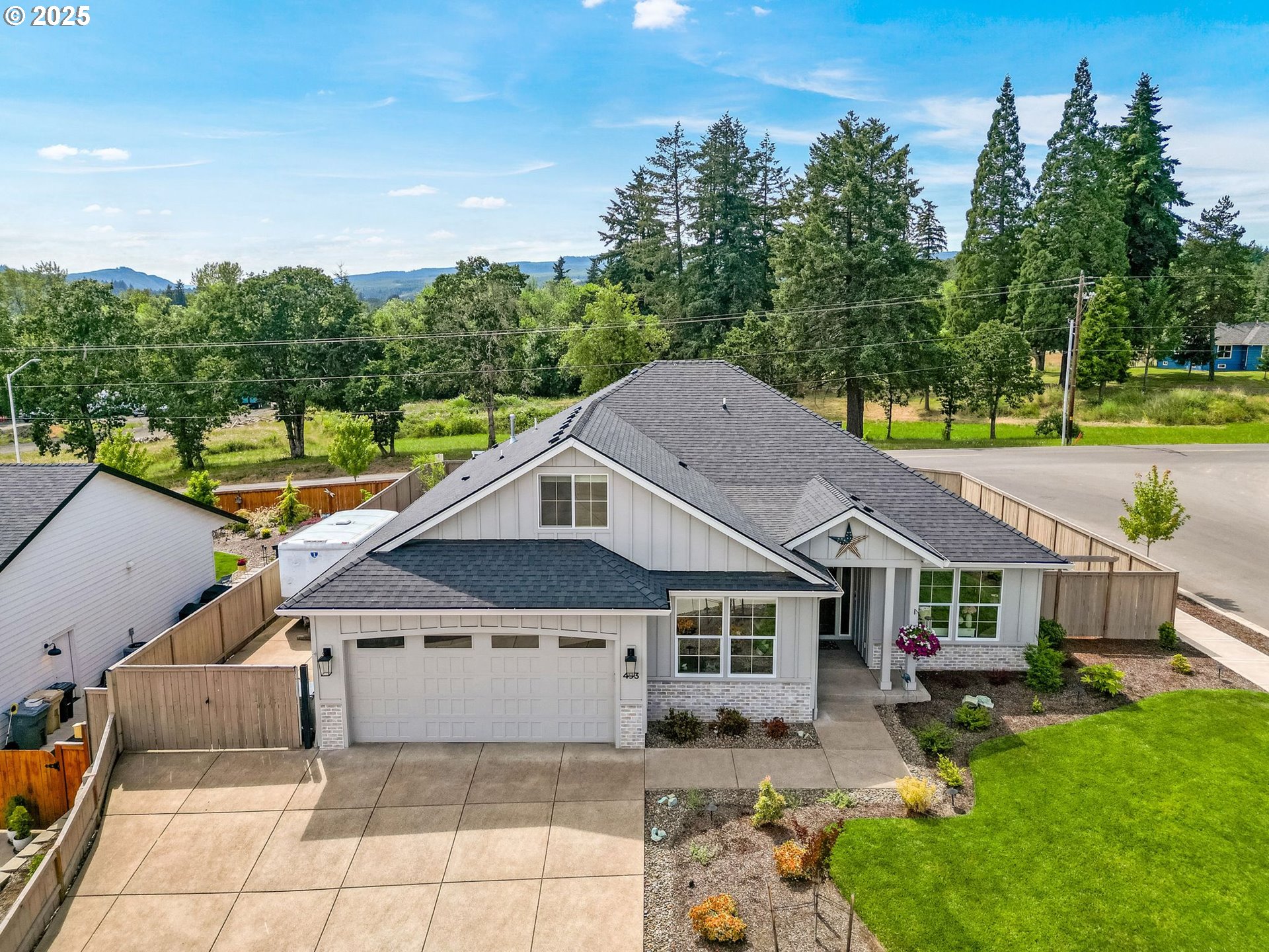 493 CRATER LAKE DR