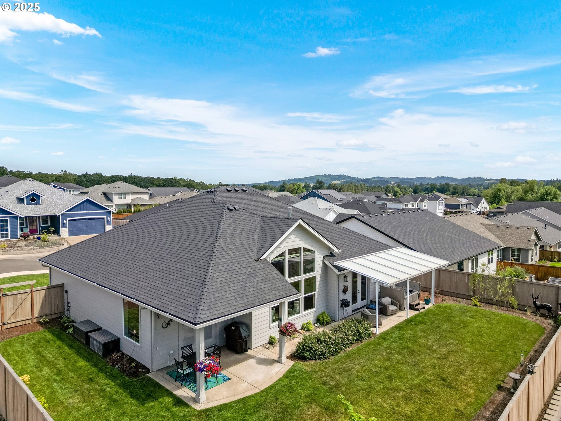 493 CRATER LAKE DR
