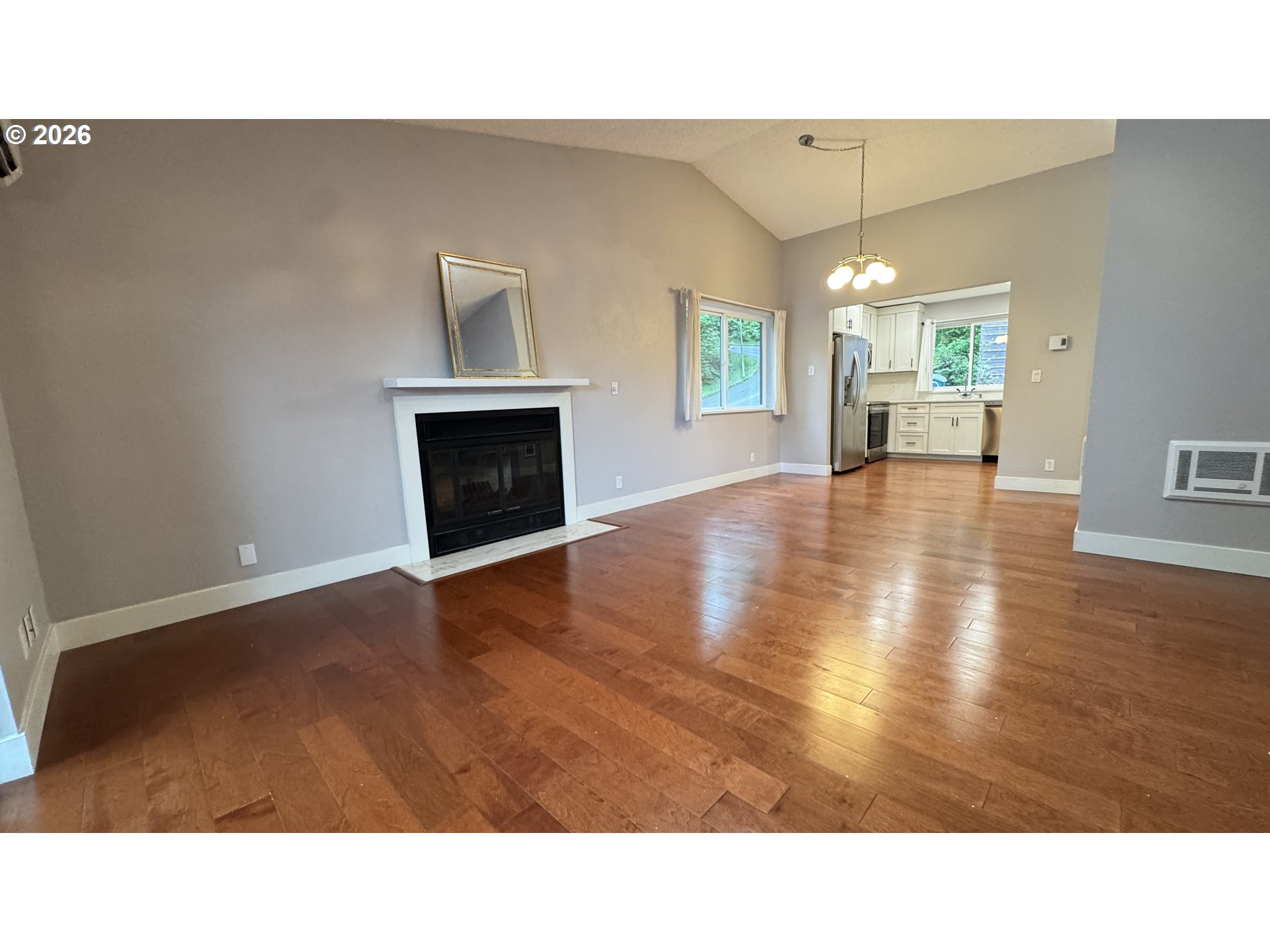 2800 TREETOP LN