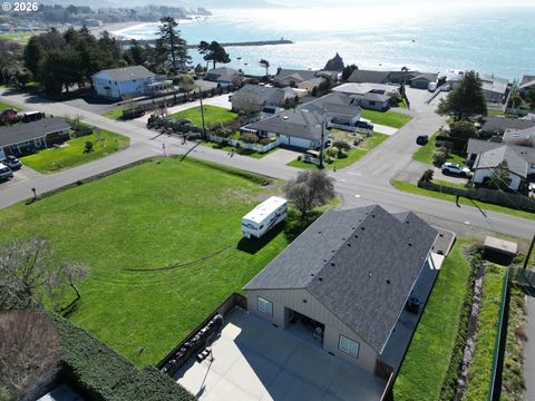 418 MEMORY LN Brookings OR 97415