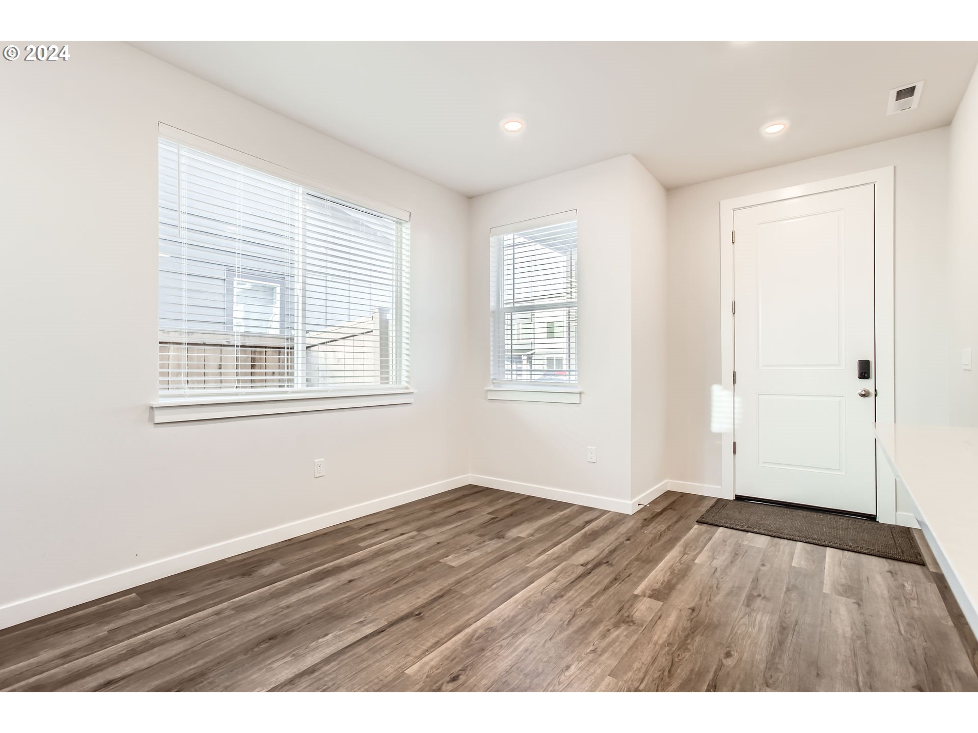 Hillsboro, Oregon 97123, United States, 3 Bedrooms Bedrooms, ,3 BathroomsBathrooms,Residential,Pending,28652