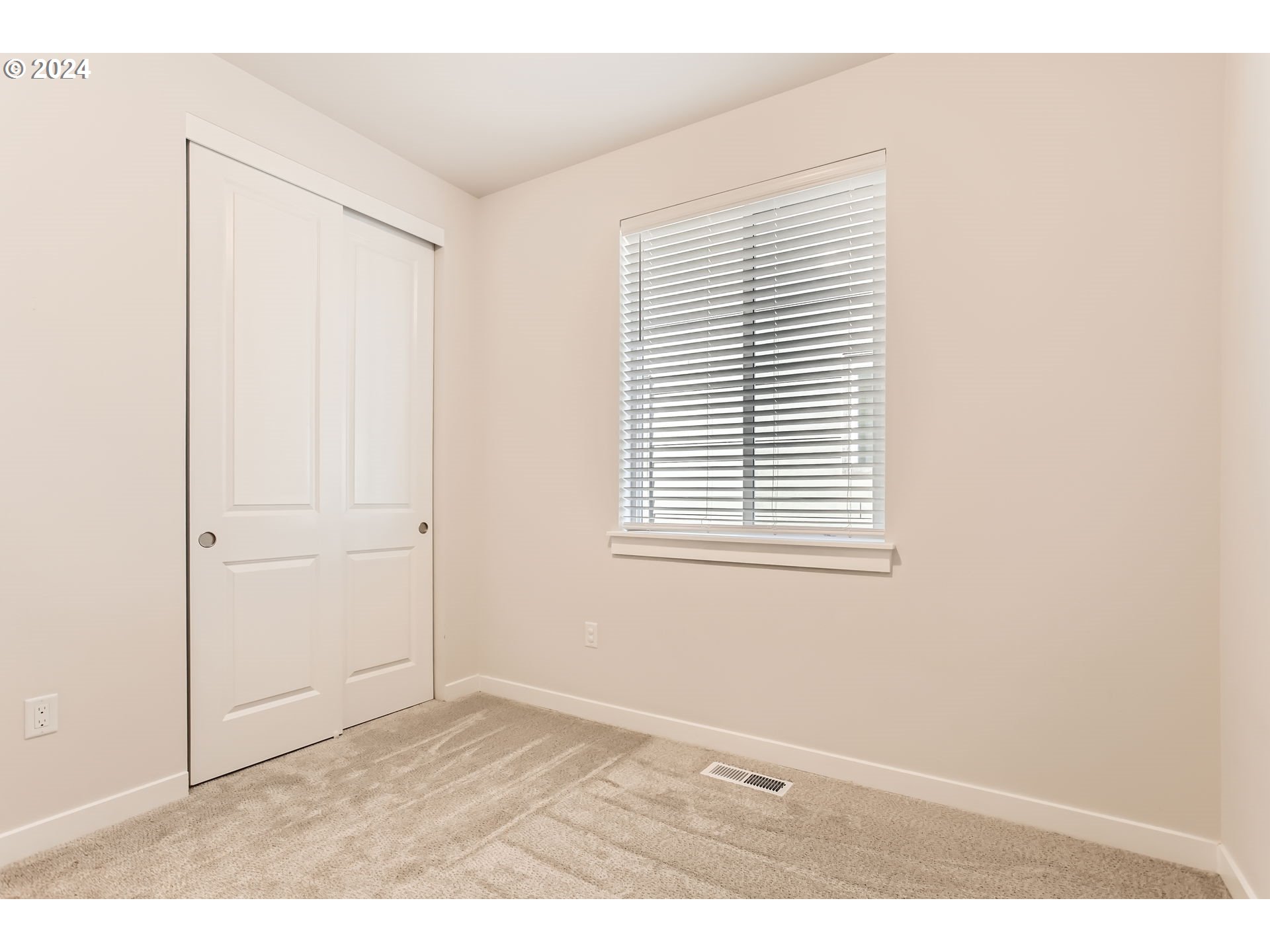 Hillsboro, Oregon 97123, United States, 3 Bedrooms Bedrooms, ,3 BathroomsBathrooms,Residential,Pending,28652