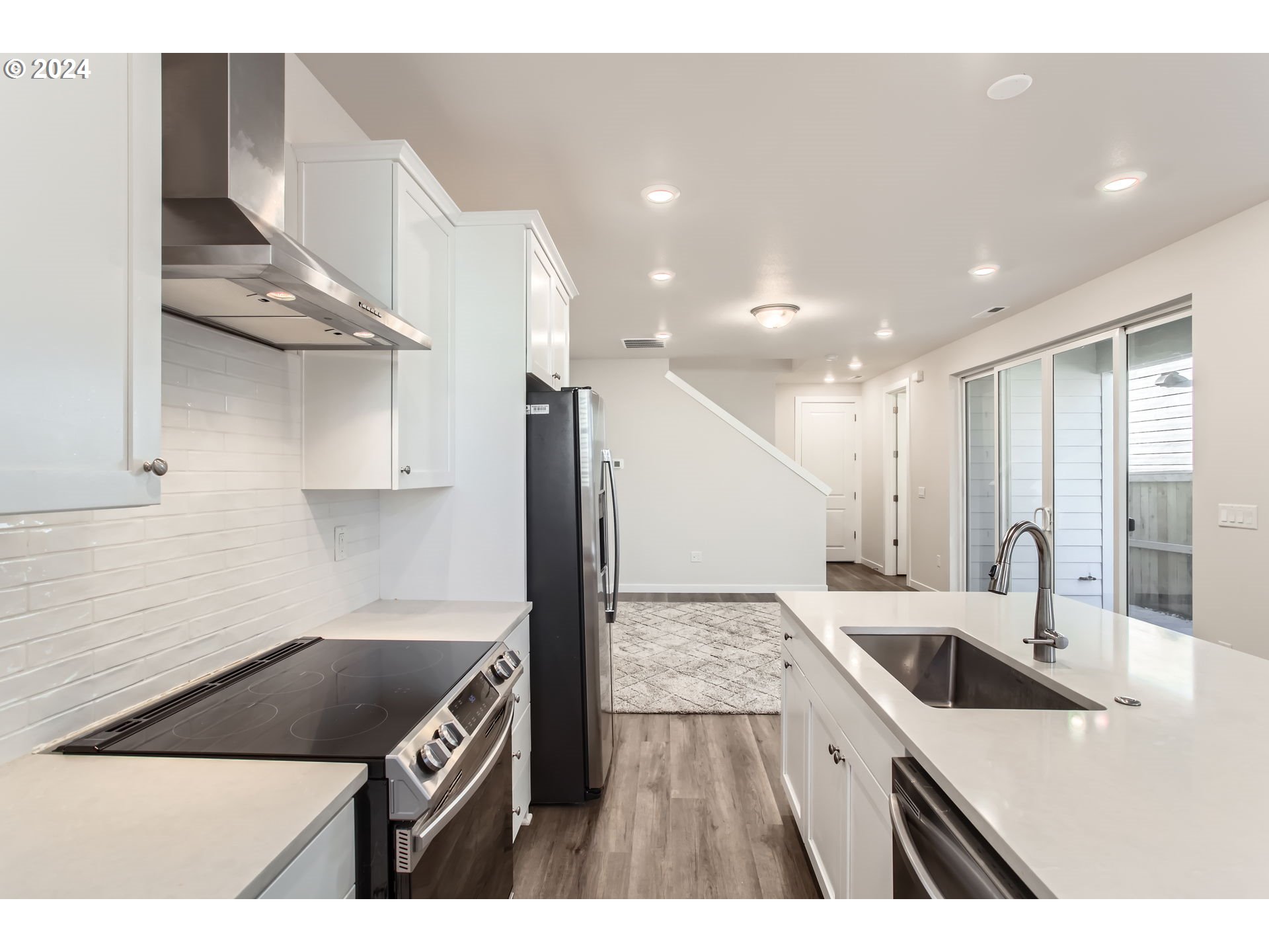 Hillsboro, Oregon 97123, United States, 3 Bedrooms Bedrooms, ,3 BathroomsBathrooms,Residential,Pending,28652