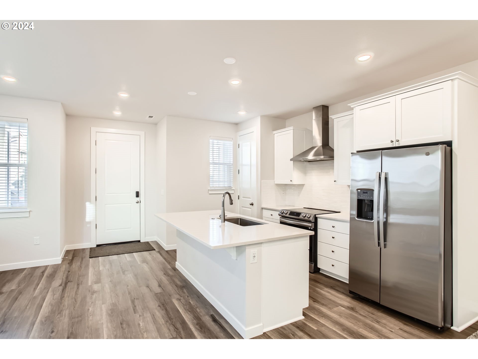 Hillsboro, Oregon 97123, United States, 3 Bedrooms Bedrooms, ,3 BathroomsBathrooms,Residential,Pending,28652