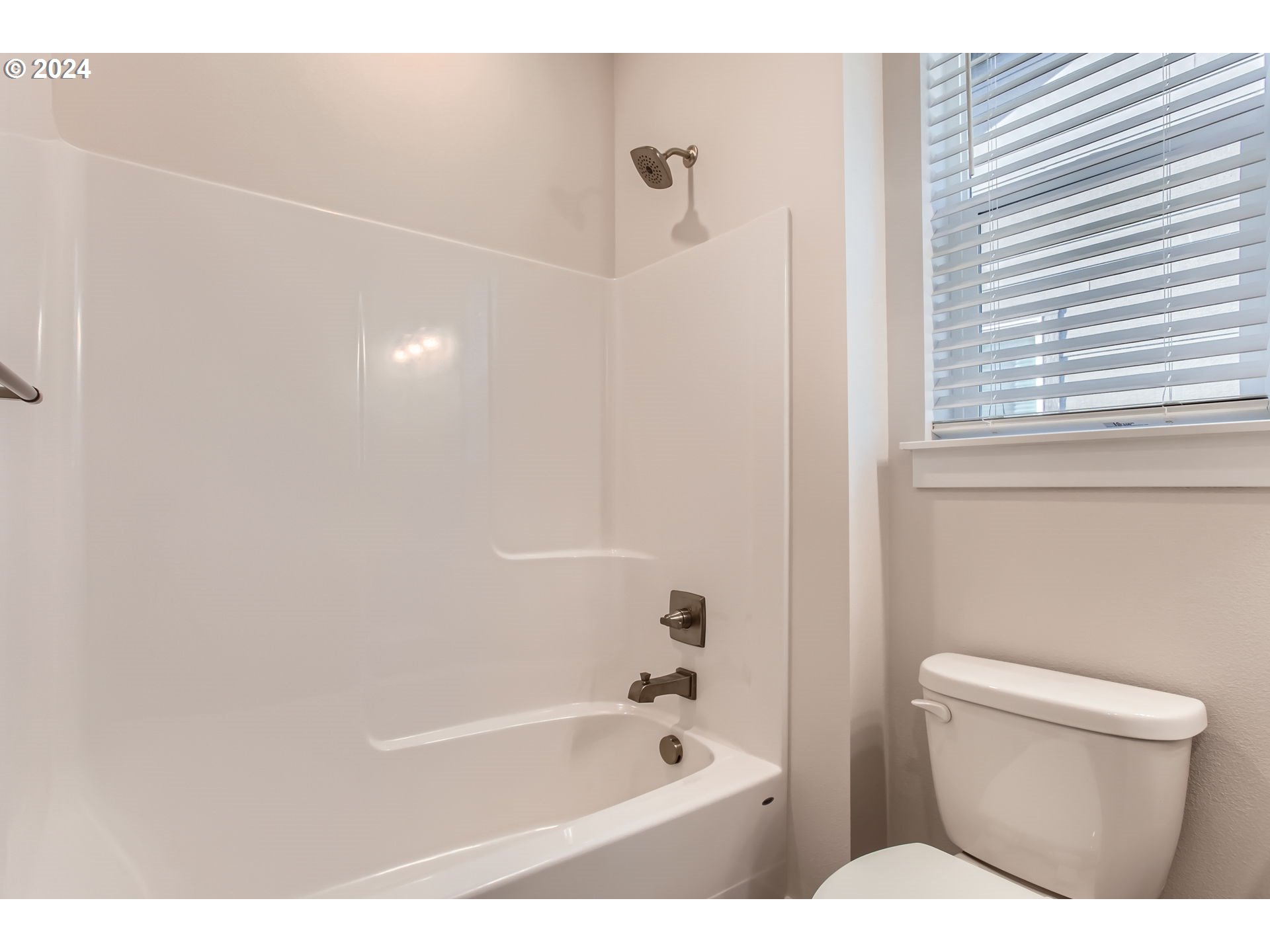 Hillsboro, Oregon 97123, United States, 3 Bedrooms Bedrooms, ,3 BathroomsBathrooms,Residential,Pending,28652