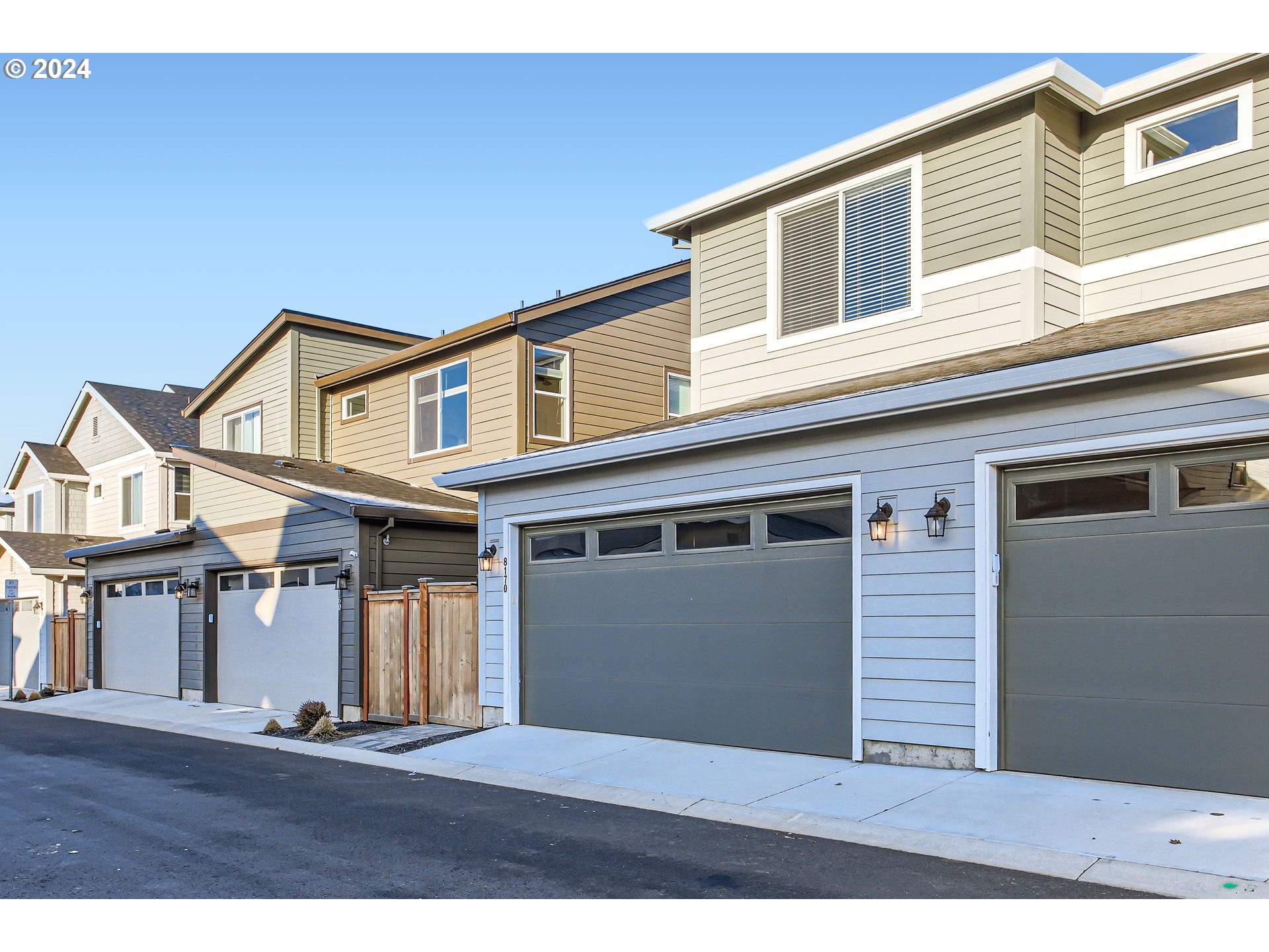 Hillsboro, Oregon 97123, United States, 3 Bedrooms Bedrooms, ,3 BathroomsBathrooms,Residential,Pending,28652