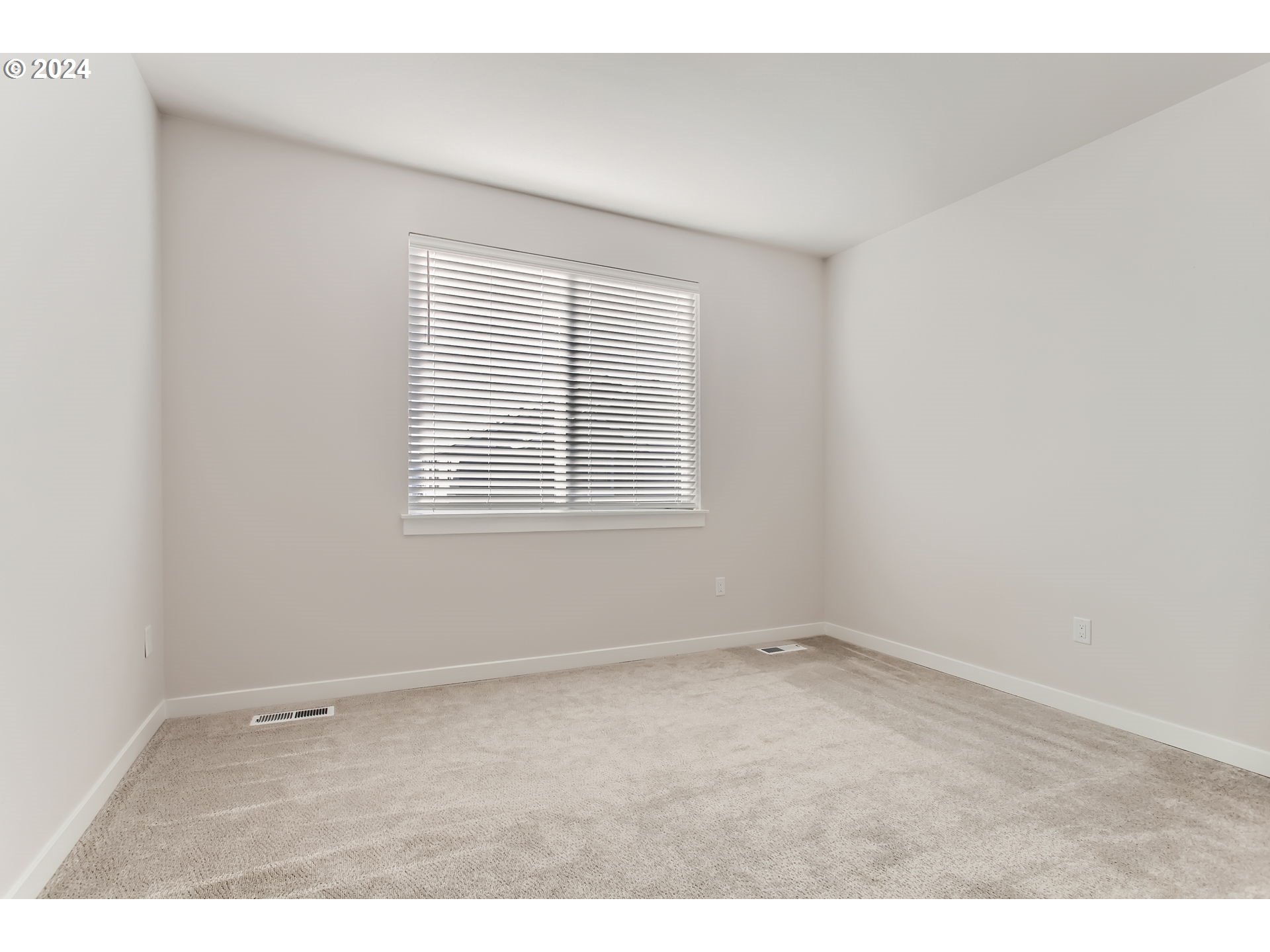 Hillsboro, Oregon 97123, United States, 3 Bedrooms Bedrooms, ,3 BathroomsBathrooms,Residential,Pending,28652