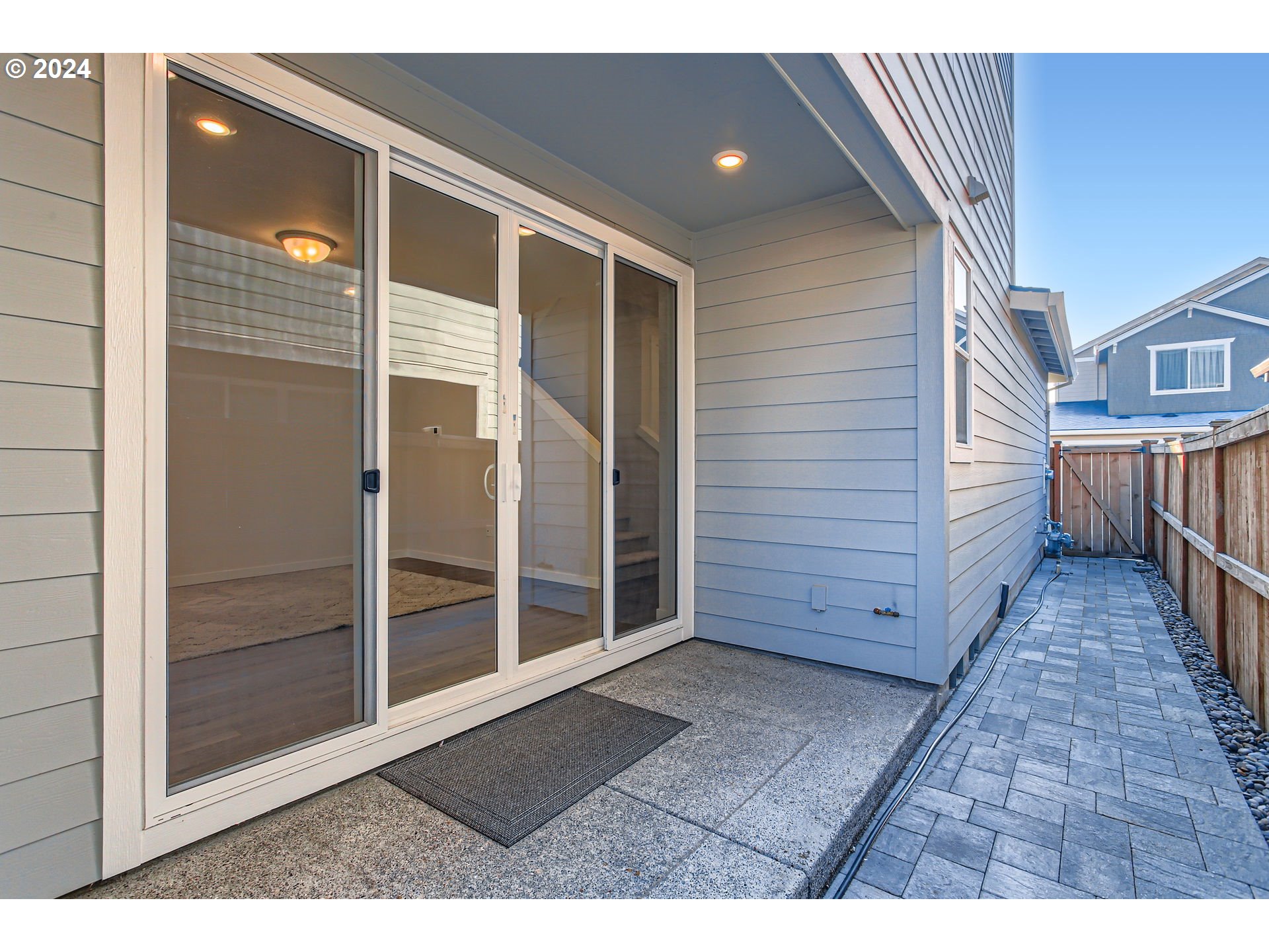 Hillsboro, Oregon 97123, United States, 3 Bedrooms Bedrooms, ,3 BathroomsBathrooms,Residential,Pending,28652