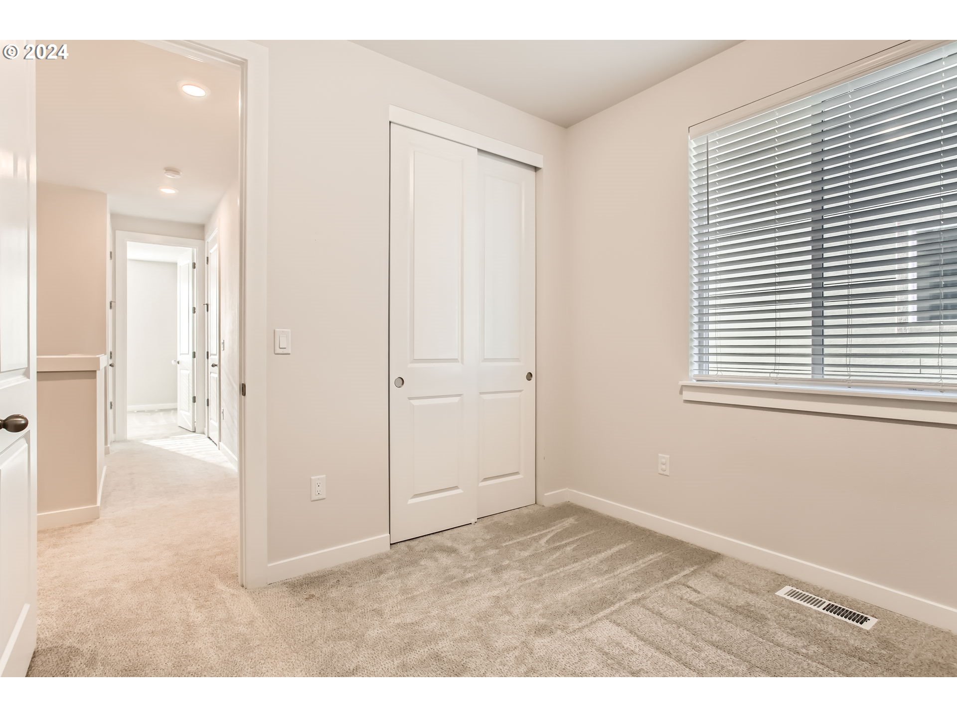 Hillsboro, Oregon 97123, United States, 3 Bedrooms Bedrooms, ,3 BathroomsBathrooms,Residential,Pending,28652