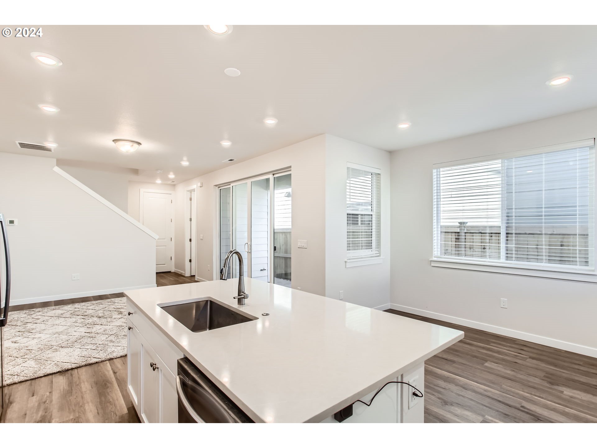 Hillsboro, Oregon 97123, United States, 3 Bedrooms Bedrooms, ,3 BathroomsBathrooms,Residential,Pending,28652