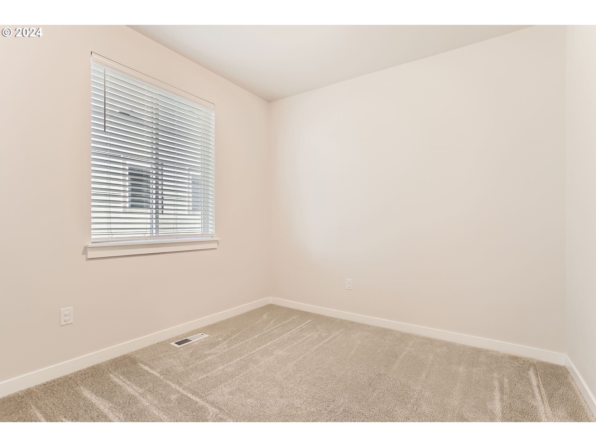 Hillsboro, Oregon 97123, United States, 3 Bedrooms Bedrooms, ,3 BathroomsBathrooms,Residential,Pending,28652