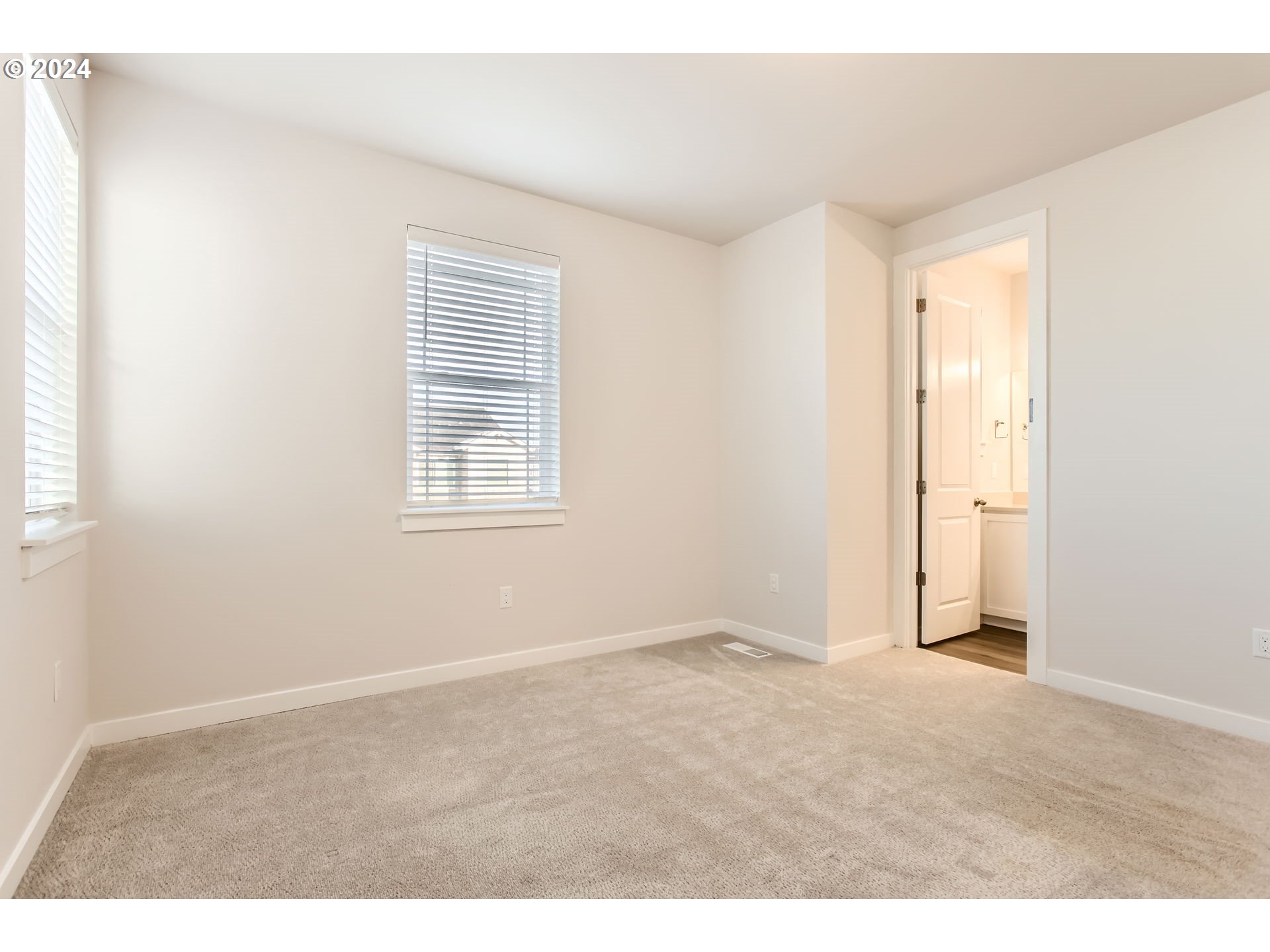 Hillsboro, Oregon 97123, United States, 3 Bedrooms Bedrooms, ,3 BathroomsBathrooms,Residential,Pending,28652