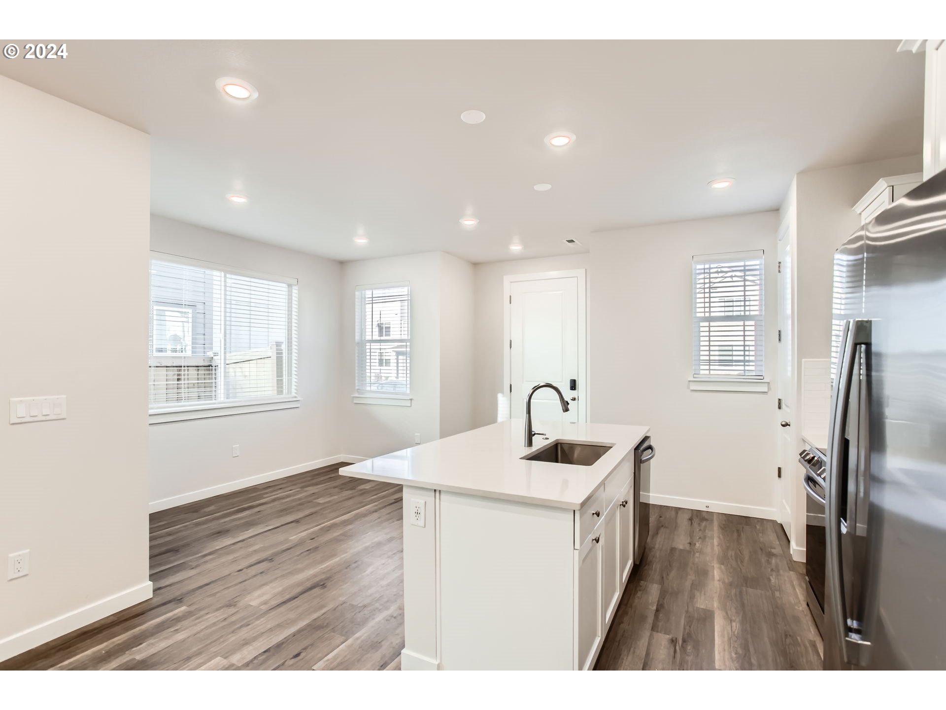 Hillsboro, Oregon 97123, United States, 3 Bedrooms Bedrooms, ,3 BathroomsBathrooms,Residential,Pending,28652