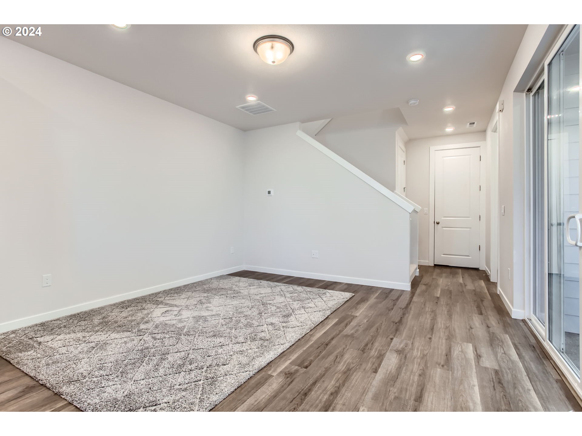 Hillsboro, Oregon 97123, United States, 3 Bedrooms Bedrooms, ,3 BathroomsBathrooms,Residential,Pending,28652