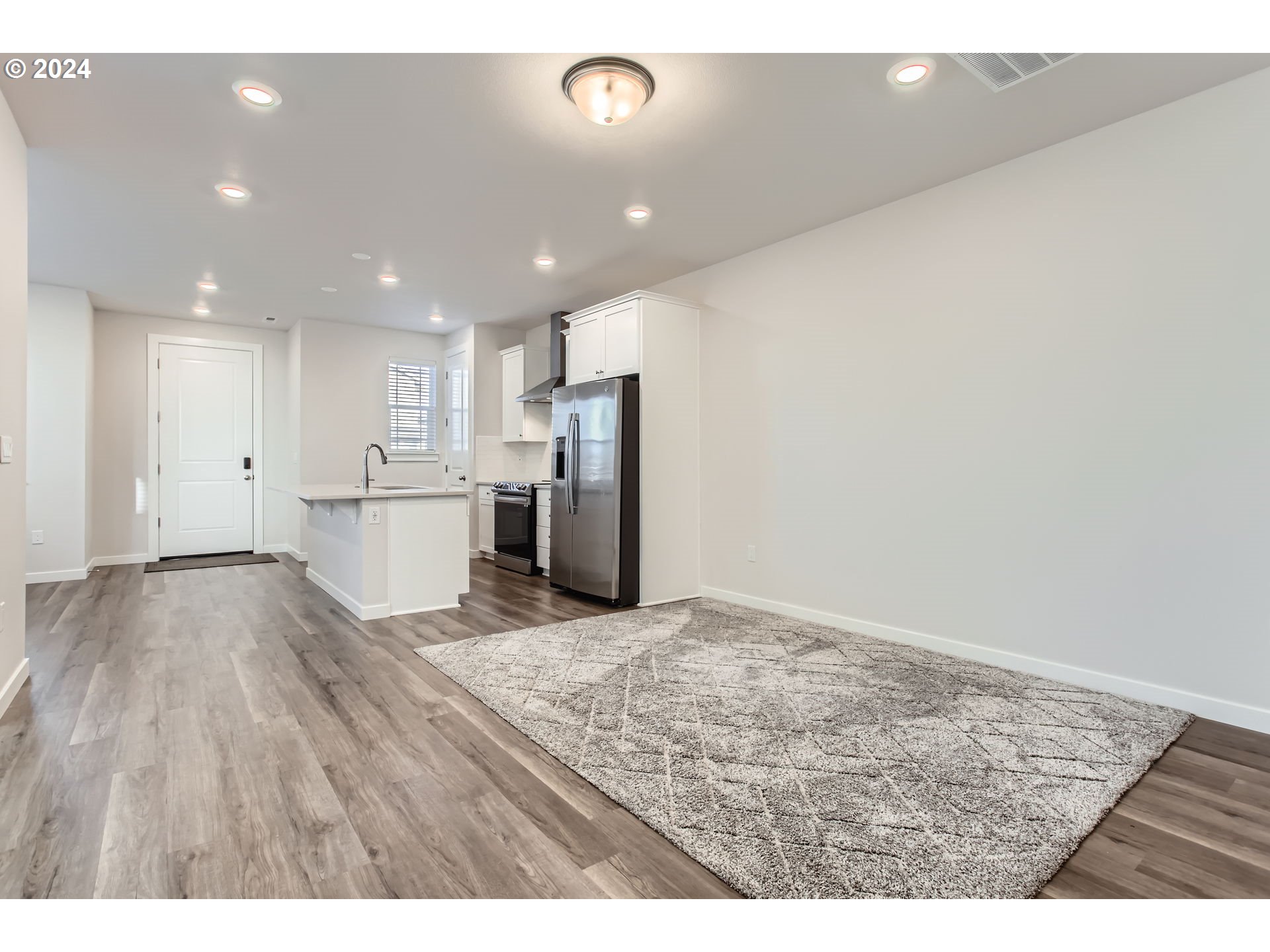 Hillsboro, Oregon 97123, United States, 3 Bedrooms Bedrooms, ,3 BathroomsBathrooms,Residential,Pending,28652