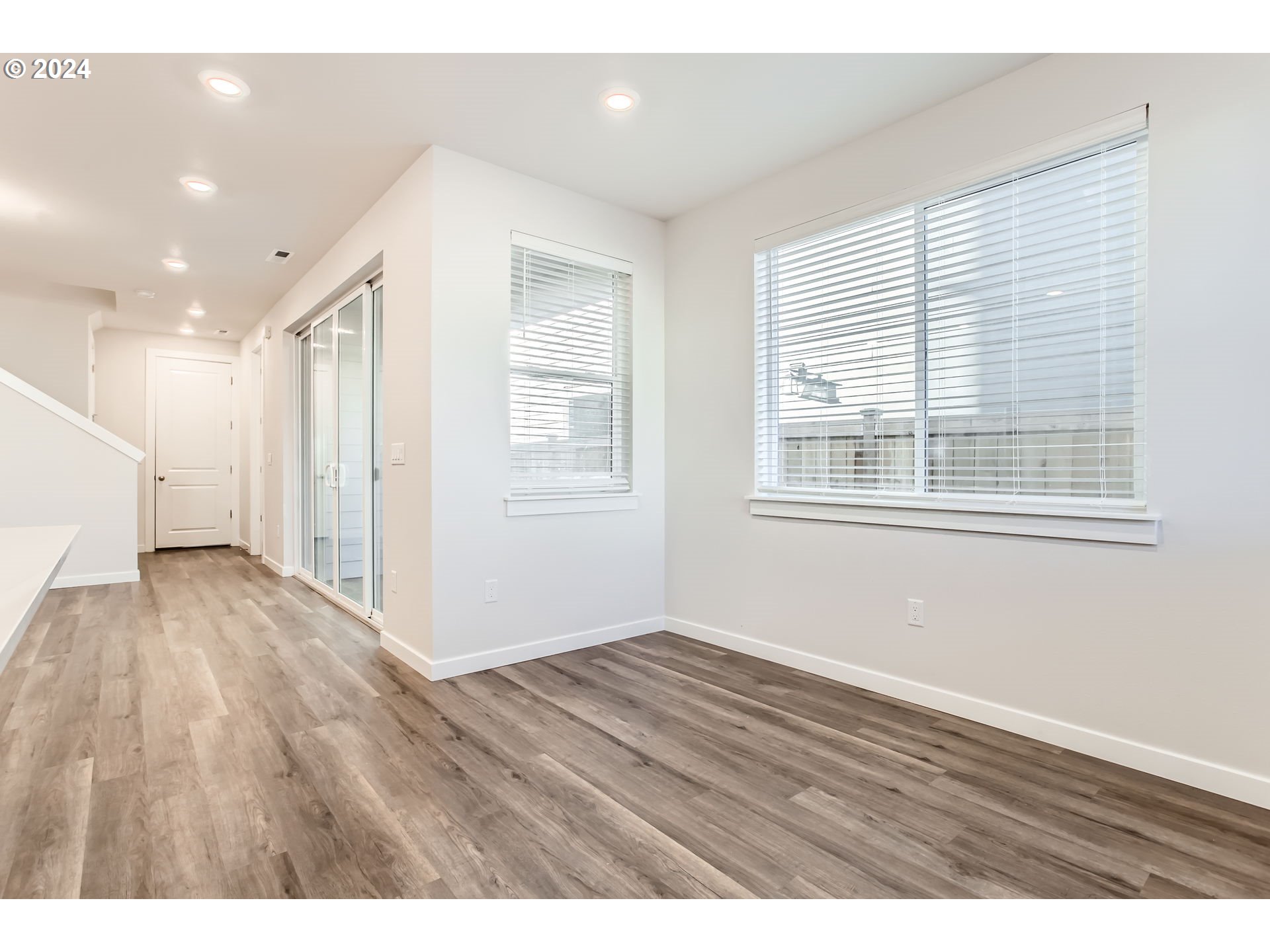 Hillsboro, Oregon 97123, United States, 3 Bedrooms Bedrooms, ,3 BathroomsBathrooms,Residential,Pending,28652