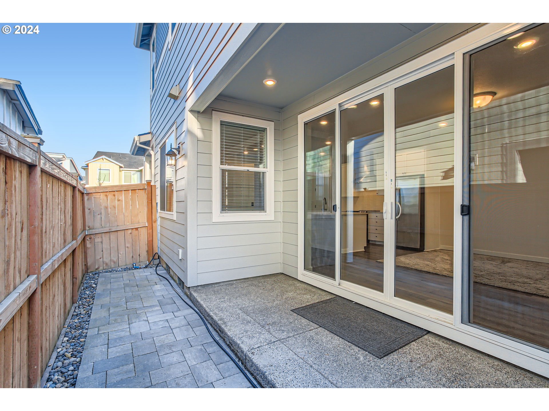 Hillsboro, Oregon 97123, United States, 3 Bedrooms Bedrooms, ,3 BathroomsBathrooms,Residential,Pending,28652