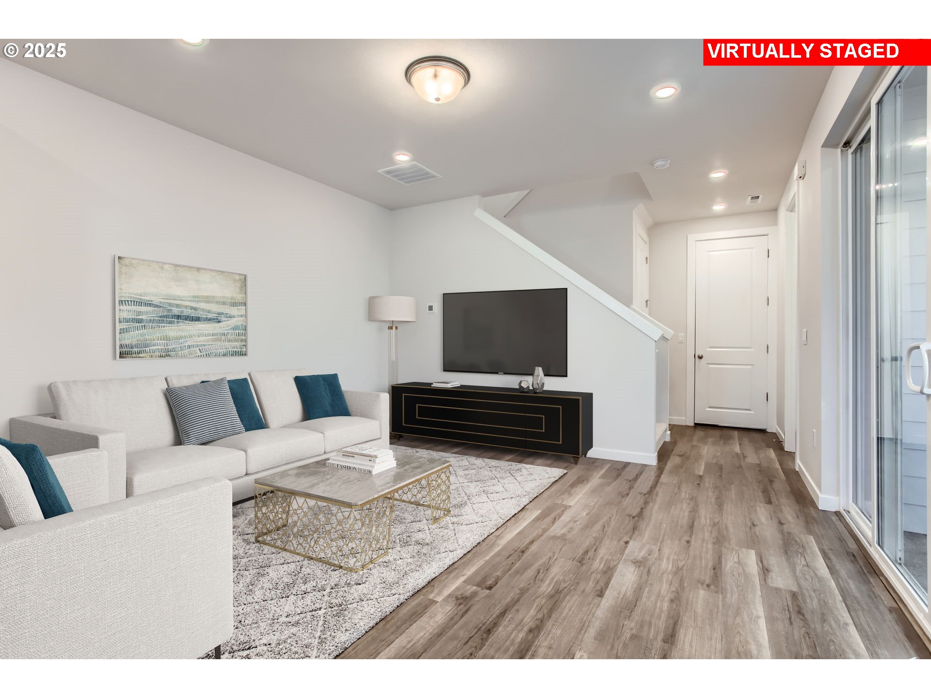 Hillsboro, Oregon 97123, United States, 3 Bedrooms Bedrooms, ,3 BathroomsBathrooms,Residential,Pending,28652