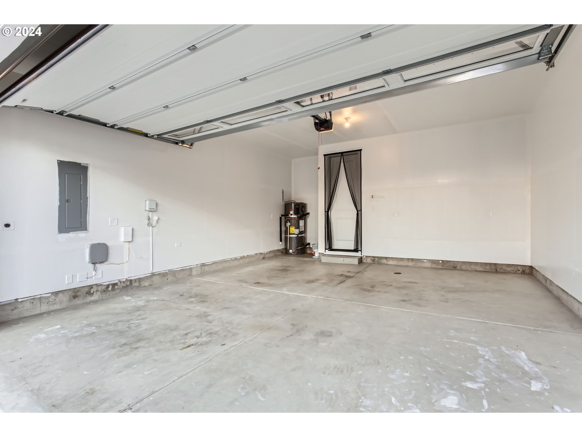 Hillsboro, Oregon 97123, United States, 3 Bedrooms Bedrooms, ,3 BathroomsBathrooms,Residential,Pending,28652