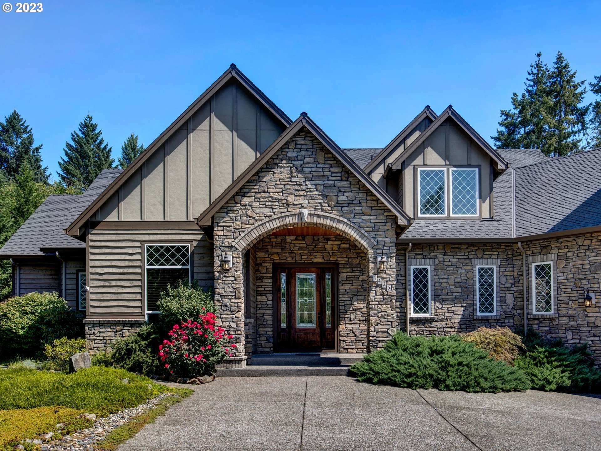 1425 SW Medwyn TER