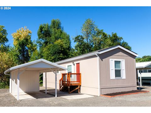 A home in Roseburg