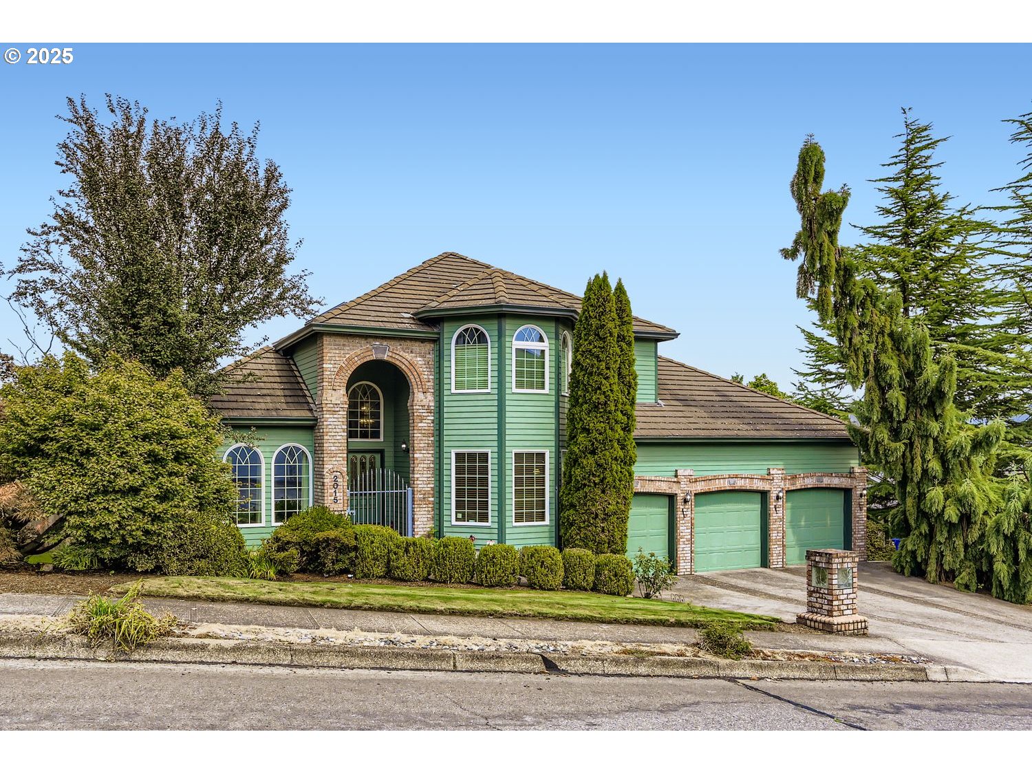 2015 SW NANCY DR
