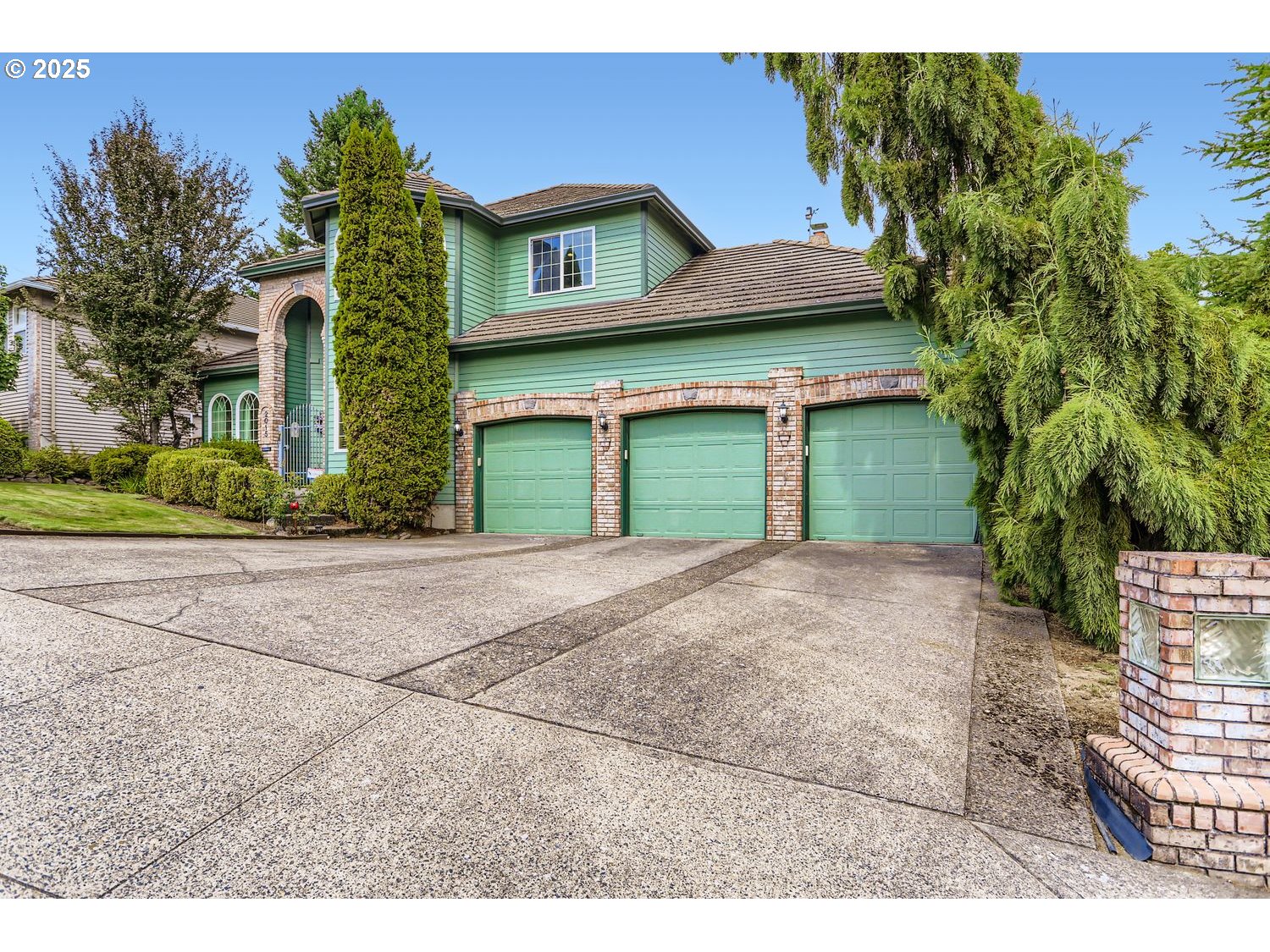 2015 SW NANCY DR