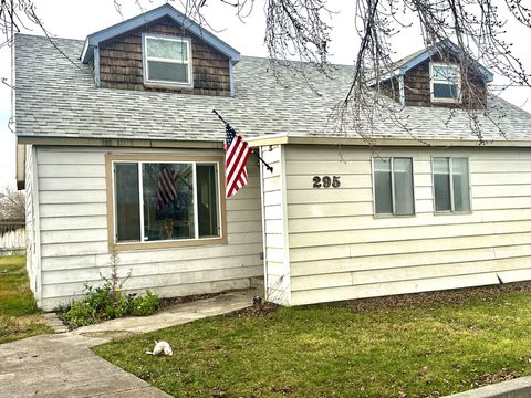 Photo of 295 NE Ninth St, Irrigon, OR 97844 (MLS # 427354476)