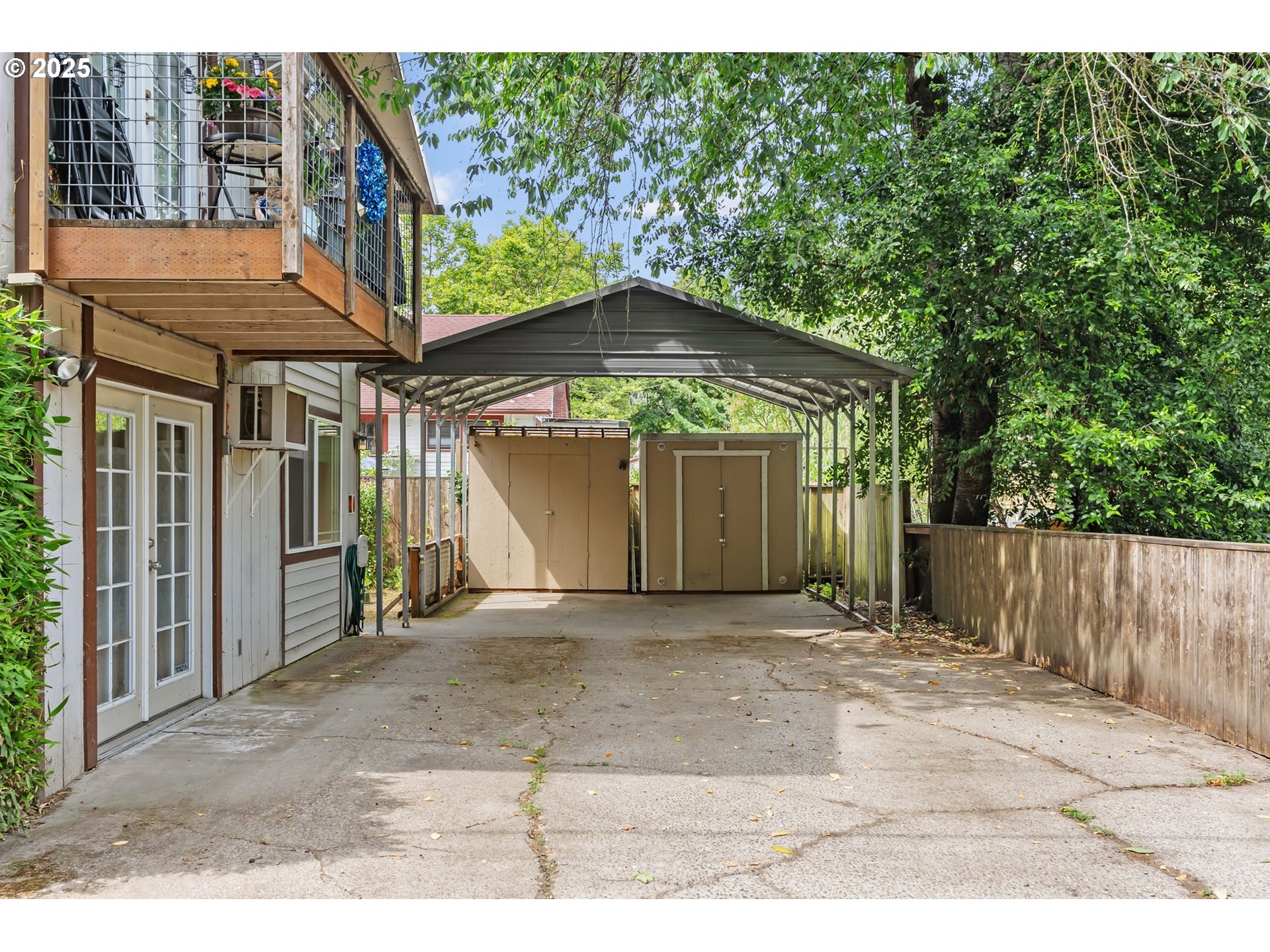 1147 W 11TH ALY