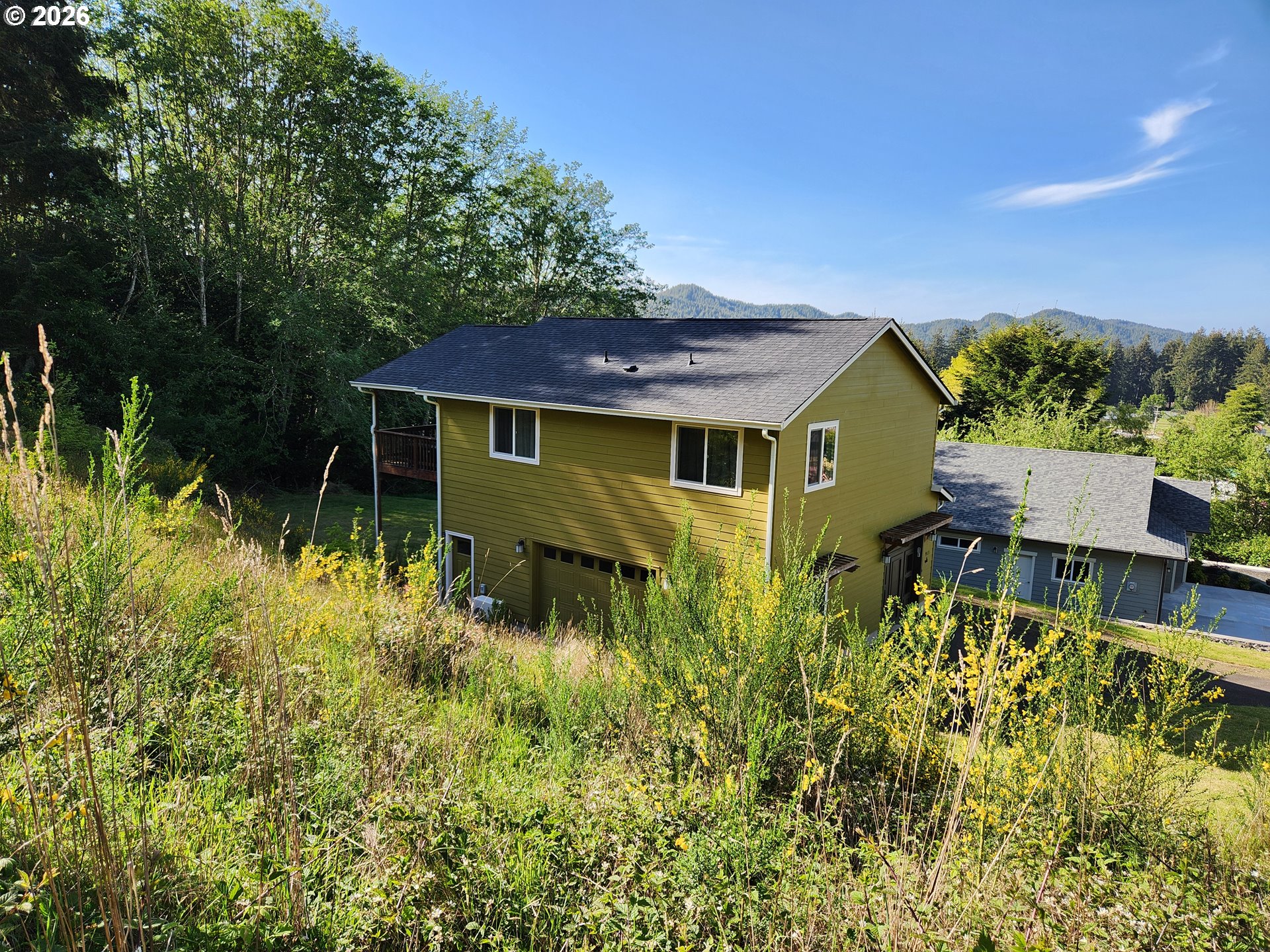 915 BELLEVUE DR
