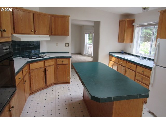 1605 KRISTI LOOP