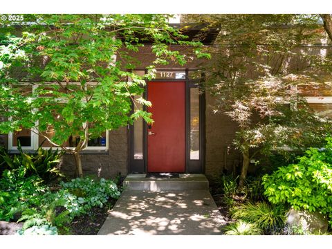 1127 NW IRVING ST Portland OR 97209