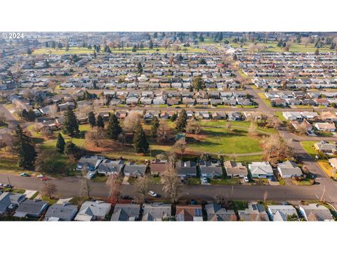 A home in Woodburn