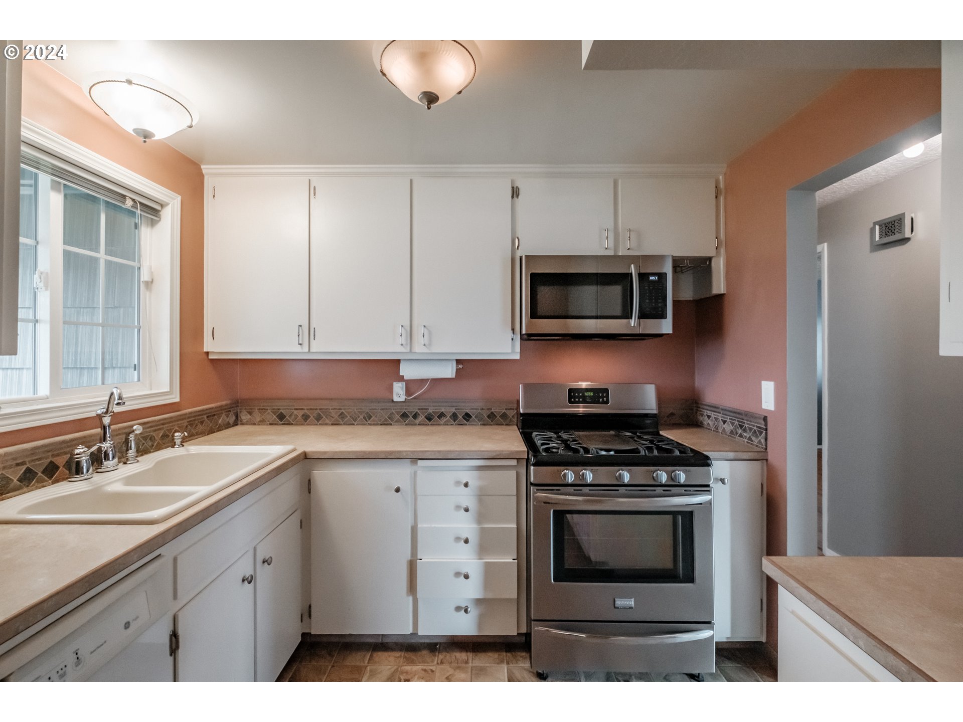 Woodburn, Oregon 97071, United States, 2 Bedrooms Bedrooms, ,2 BathroomsBathrooms,Residential,Active,26795