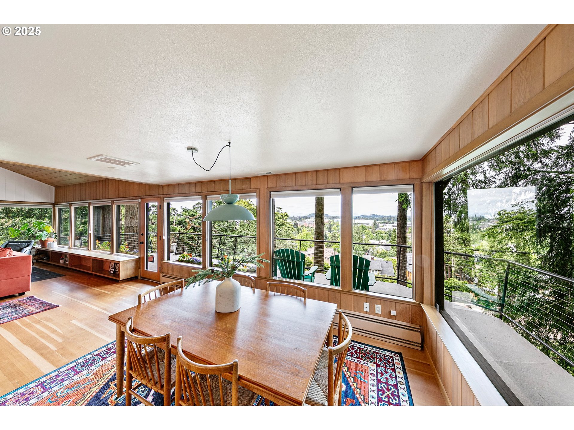 275 SUNSET DR