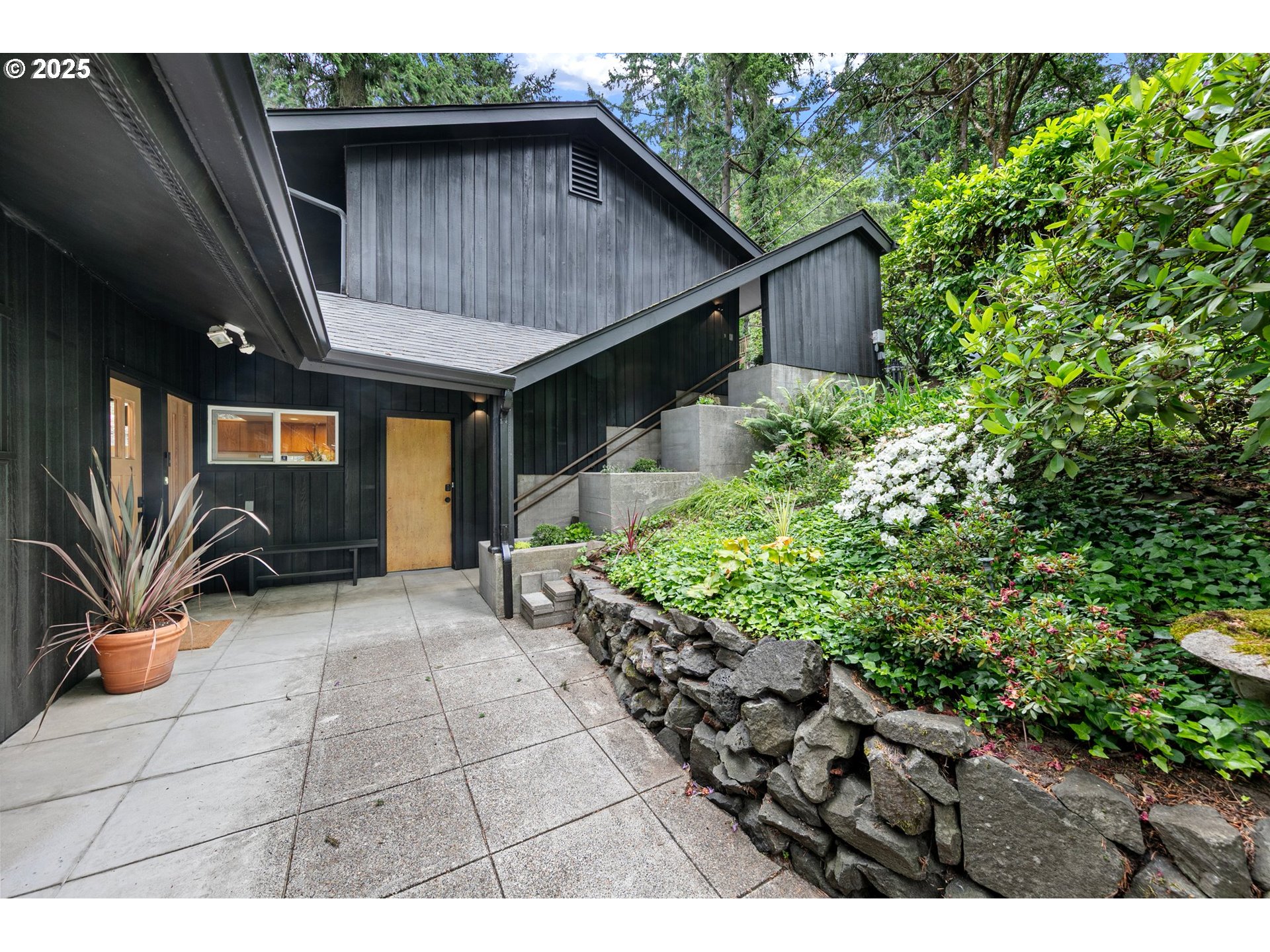 275 SUNSET DR